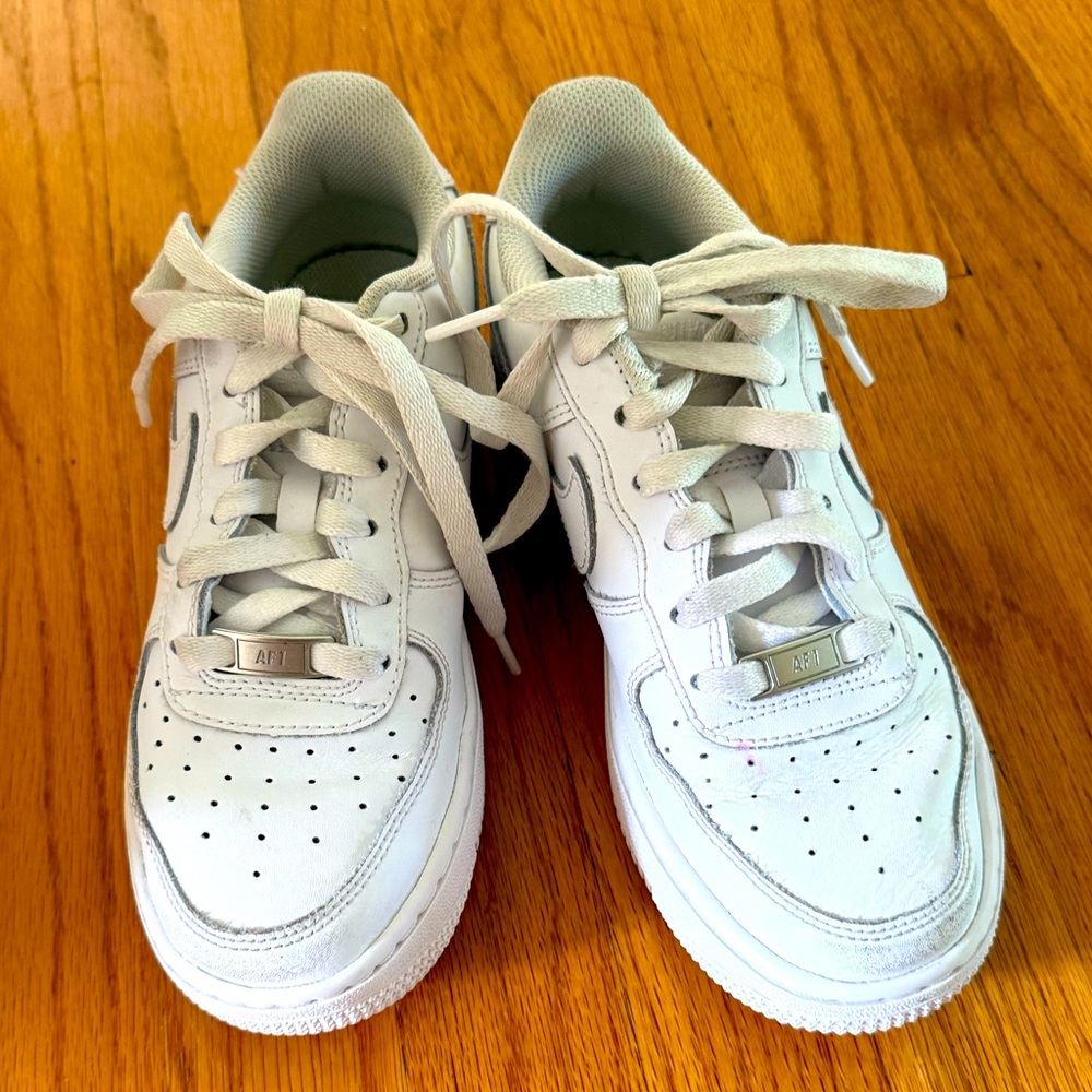 White Nike
Kids' Air Force 1